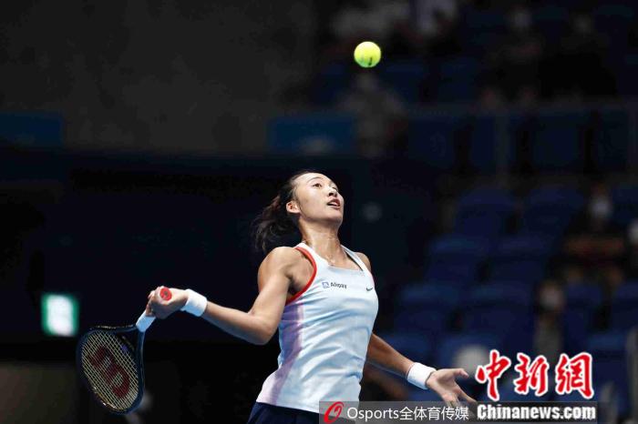 郑钦文在东京站比赛中。图片来源:Osports全体育图片社 19岁郑钦文首次闯入WTA巡回赛决赛却在东京站WT